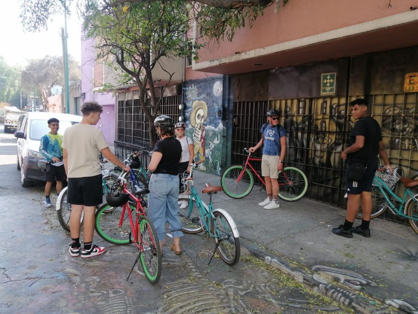 Mexico City: Art Naco, murals & street art bike tour - Price and value: what $52 buys you in a 3-hour format