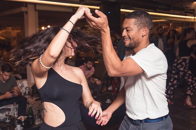 Mexico City CDMX Salsa Lovers Dance Experience - Personalized instruction that matches your level, not your ego