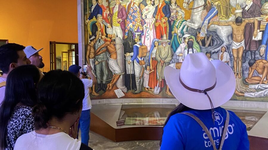 Mexico City: Chapultepec Castle and Anthropology Museum Tour - The guide is the difference maker here