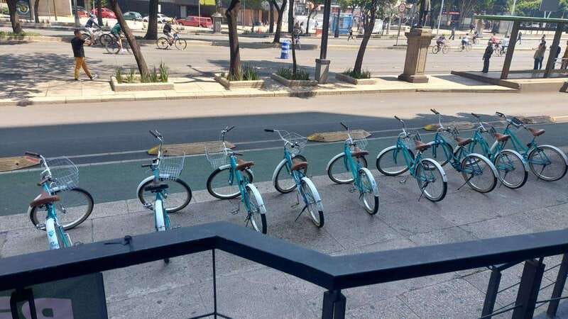 Mexico City: Chapultepec & Reforma Historic Bike Experience - Food Stops That Actually Fit a Bike Ride