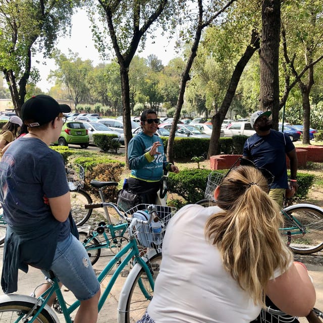 Mexico City: Chapultepec & Reforma Historic Bike Experience - Pace, Safety, and Group Size: What the Ride Feels Like