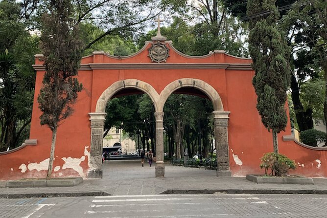 Mexico City (Coyoacan) Scavenger Hunt and Sights Self-Guided Tour - Fuente de los Coyotes, where the first clue should make you look twice