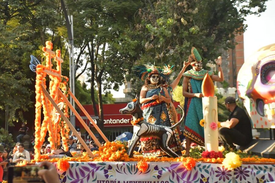 Mexico City: Day of the Dead Guided Tour - The trajinera boat ride with live Mariachi