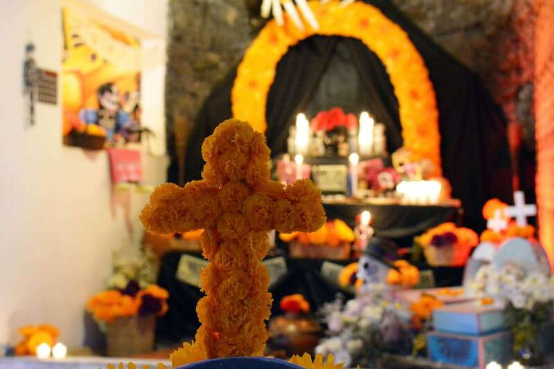 Mexico City: Day of the Dead House and craft workshop - A Day of the Dead house and craft workshop in State of Mexico