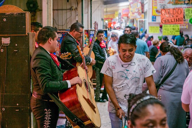 Mexico City deep tour through La Merced and iconic markets - Abelardo L. Rodríguez Murals: art and street life in the middle of shopping streets
