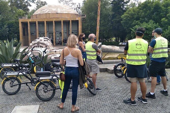Mexico City E-Bike Tour with a taco and churros stop - Starting in Roma Norte at 9:30 am