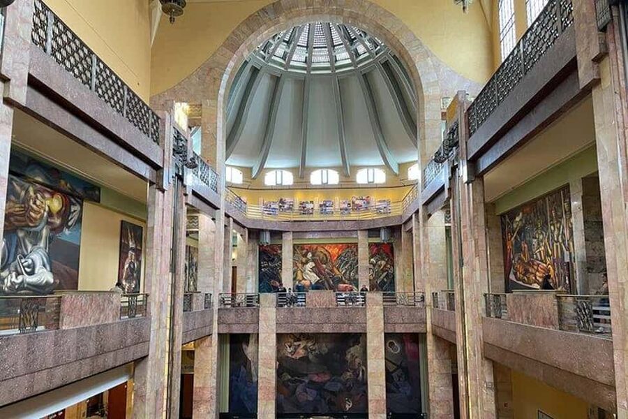 Mexico City: Exclusive Tour of Palacio de Bellas Artes - Inside the museum: where the time really goes