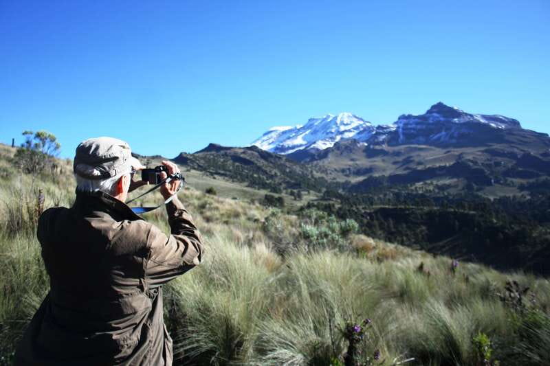 Mexico City: Guided Volcano Trek with Lunch - Paso de Cortés start: the slow burn into volcanic country