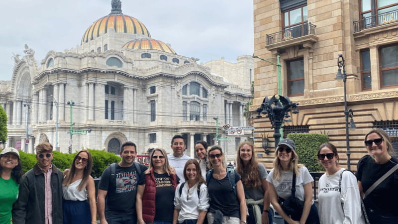 Mexico City: Guided walking tour through the most historic parts of the city. - Palacio de Correos and Casa de los Azulejos: photo stops that teach you how to look