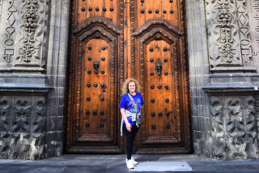 Mexico City: Historic Center Walking Tour and Bellas Artes - Metro station moments and symbolic details you’ll remember