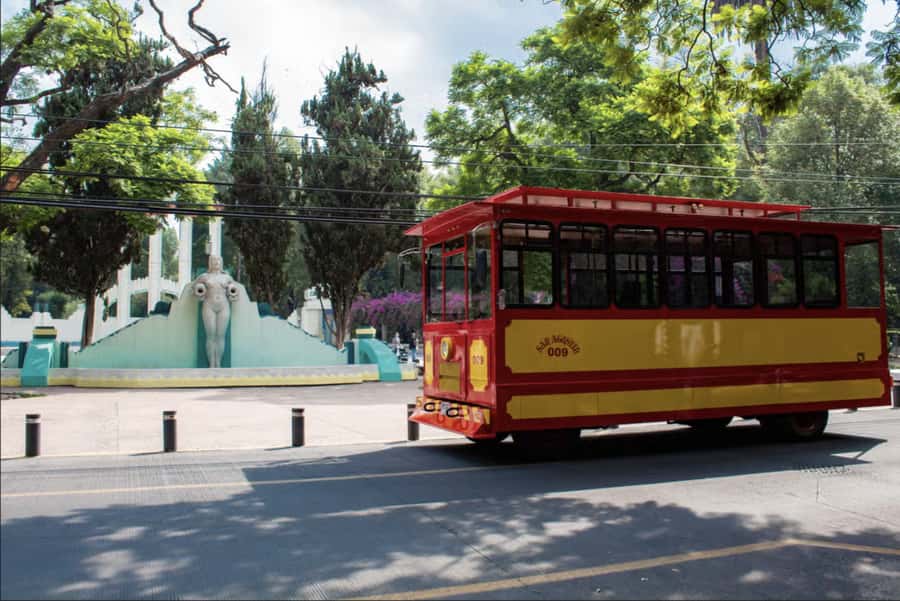 Mexico City: Mexico Tram, Iconic Landmarks, and Legends - Palaces, monuments, and what you should expect to see