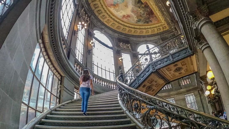 Mexico City Must-see Buildings & Palaces - Palacio de Correos de México: Gold Inside, Style Arguments Outside