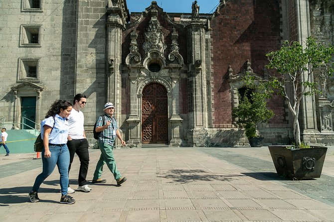 Mexico City: Roma & Condesa Private & Personalized Walking Tour - Zócalo and Reforma: The Center of Power, Then the Iconic Golden Column