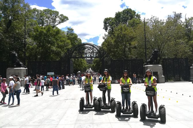 Mexico City Segway Tour: Reforma Avenue - Trail of Light and the Estela de Luz, quick stop, big symbolism