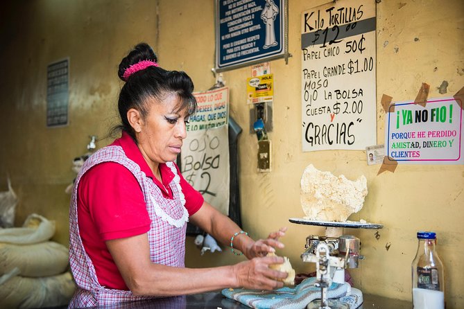 Mexico City Street Food: A Beginner's Guide - The Ordering Advantage: Why Having Your Guide Place the Requests Helps