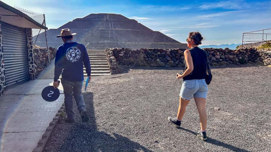 Mexico City: Teotihuacan Early Access & Tula Private Tour - Tepotzotlán’s baroque streets and the Church of San Francisco Javier