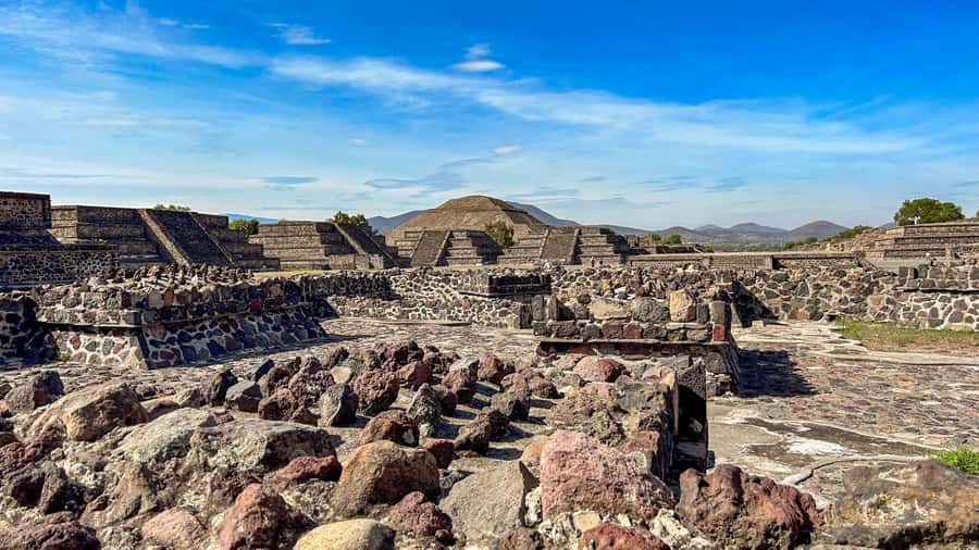 Mexico City: Teotihuacan Early Morning Access Half-Day Tour - Bilingual guiding that actually helps you understand the city