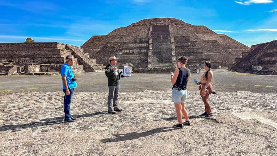 Mexico City: Teotihuacan, Tlatelolco & Guadalupe Shrine Tour - Meeting points and how the day actually moves