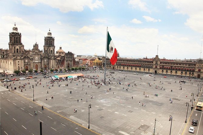 Mexico City Tour Bilingual Tour - Stop 1: Palacio Nacional panoramas and the ticket gap