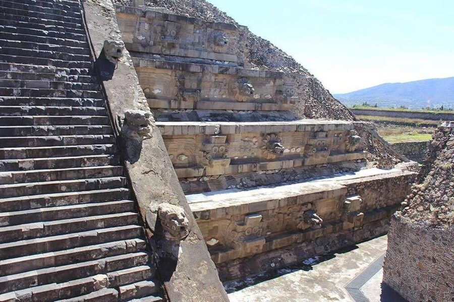 Mexico City: Trip to Teotihuacan Pyramids & Guadalupe Shrine - Basilica of Our Lady of Guadalupe: when history turns into a living place