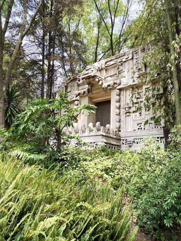 Mexico City: Visit Chapultepec Castle and the Anthropology Museum - The Move to Chapultepec: A Short Walk That Resets Your Day