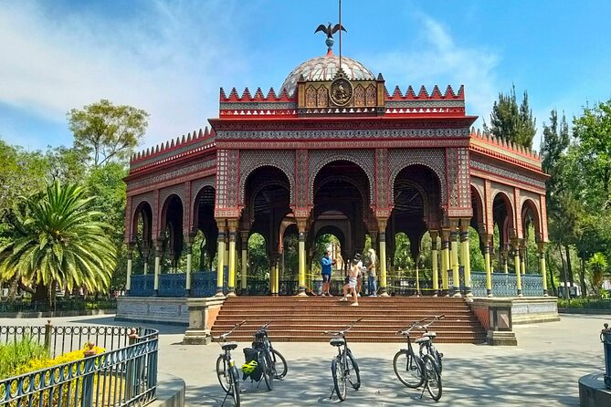 Mexico Off the Beaten Track: Street Food & Bikes — All Inclusive - Paseo de la Reforma: a Controversial Conversation on a Major Avenue