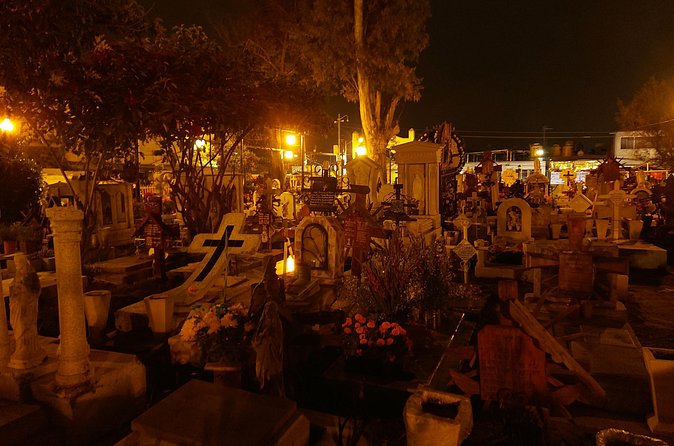 Mixquic Day of the Dead Tour in Mexico City - Follow the guide’s crowd advice once you’re inside