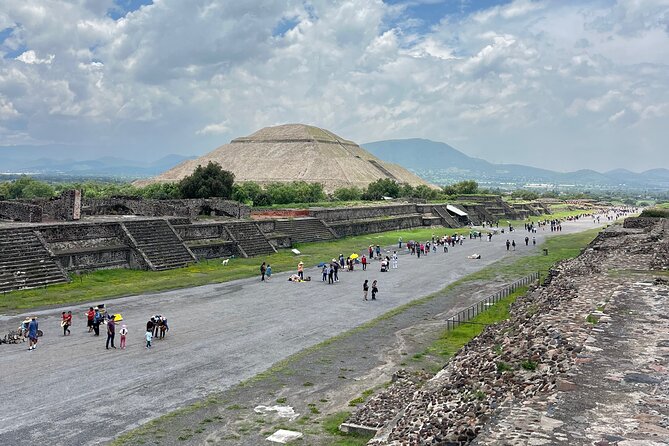 Morning Tour of the Teotihuacan Pyramids - Piramide del Sol in 30 minutes, and why it is a scale shock
