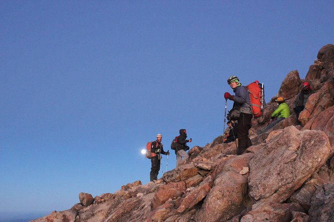 Mountaineering Iztaccihuatl (5220m) - Day 1 from Paso de Cortes to the Altzomoni refuge