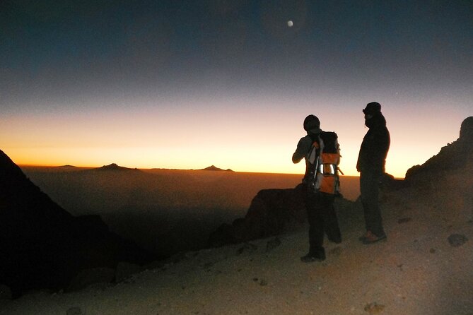 Mountaineering Iztaccihuatl (5220m) - The descent and the truck to Amecameca