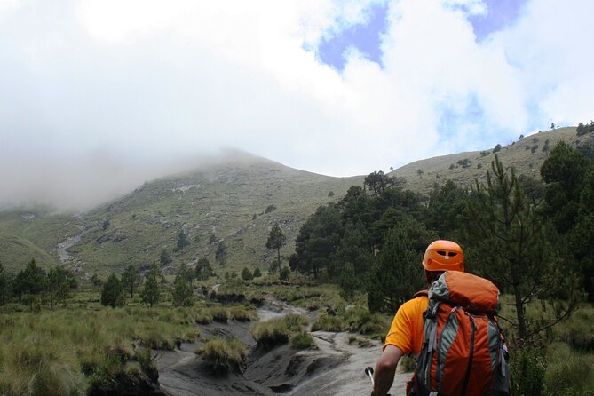 Mountaineering Malinche (4,460 meters) - The meadow reveal and the climb toward the crest