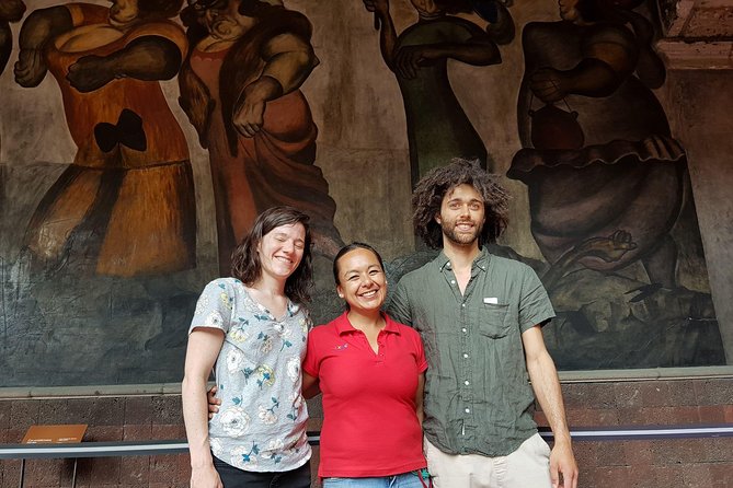 Muralist Art Semi Private Walking Tour in Mexico City Downtown - How the guide makes the murals make sense (not just look impressive)