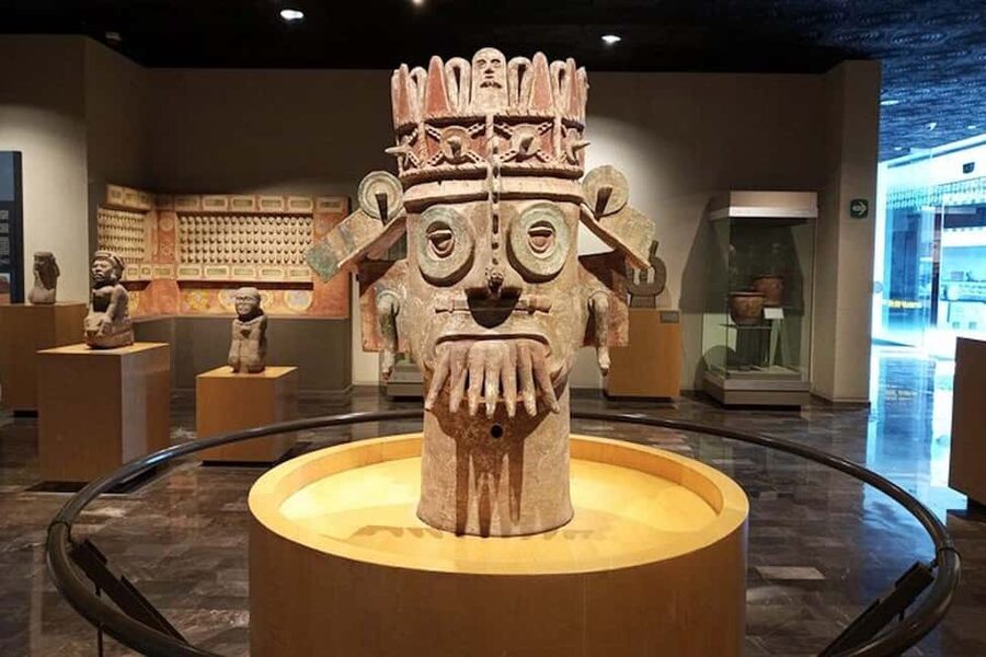 National Museum of Anthropology: a journey into Mexico's past - English lang. - The Replica of Pakal the Great: When History Gets Personal