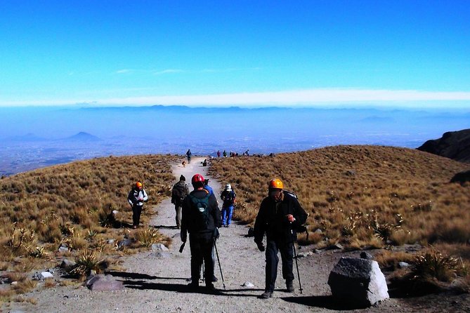 Nevado de Toluca (Walk through the lagoons of the Sun and the Moon) - Altitude is the real boss fight, and pacing is your best tool
