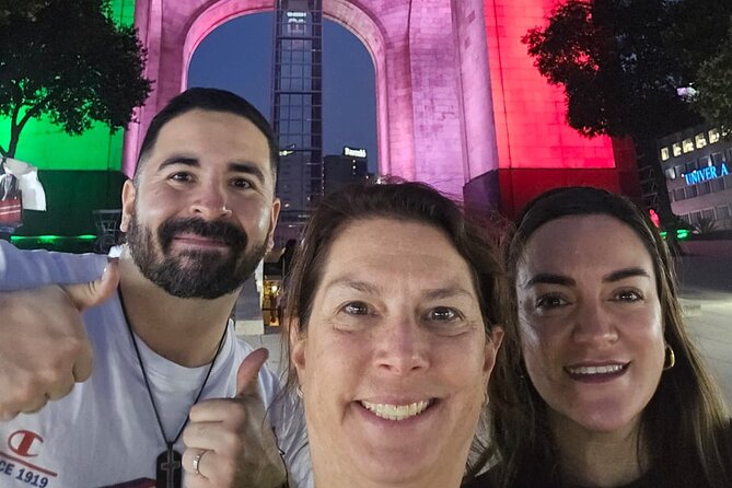 Night tour + tacos in Mexico City fully illuminated! - Paseo de la Reforma into Polanco: the rich avenue vibe at night