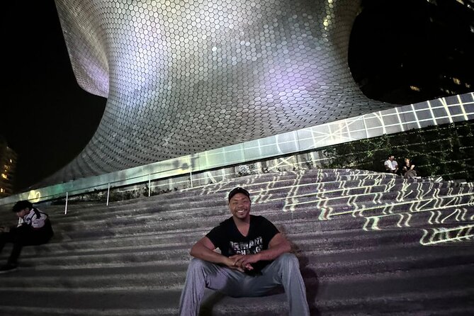 Night tour + tacos in Mexico City fully illuminated! - Museo Soumaya at night: minimalist architecture, strong photo payoff