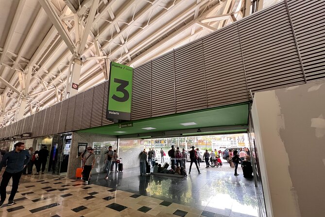Pick-up or Drop-off in Mexico's International Airport - The ride itself: comfort, pacing, and bottled water