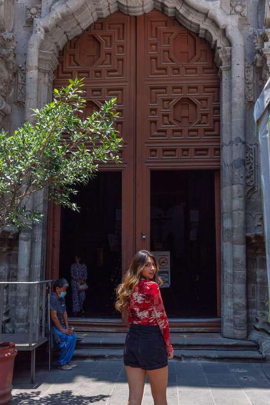 Poetry tour Mexico City - Casa de los Azulejos, where modern authors meet tilework