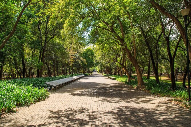 Private Chapultepec Park by Bike Guided Tour - Stop 1: Monumento a los Niños Héroes