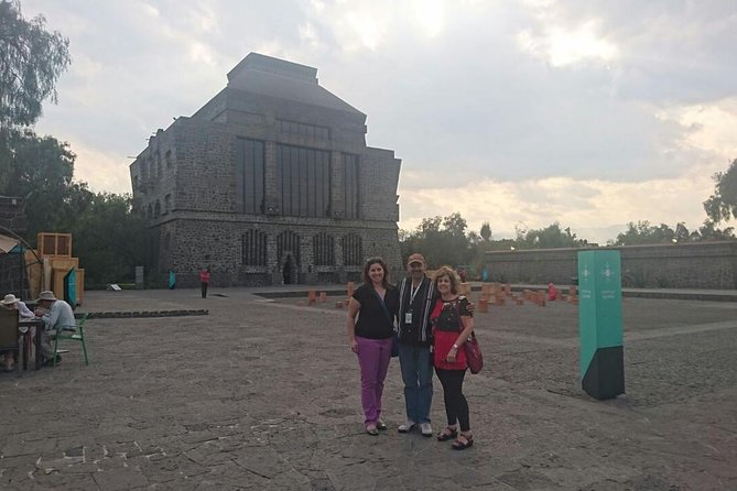 Private Combo 2 days: Teotihuacan+Basilica+Tlatelolco+Xochimilco+Frida+Coyoacan - Xochimilco canals: your 1-hour trajinera ride