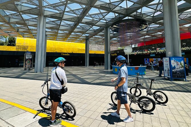Private Ebike Tour in Chapultepec Forest in CDMX - Los Pinos and the Antigua estación del trenecito: politics and design in the shade