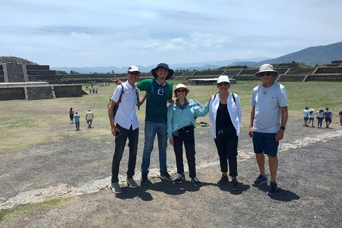 Private full tour to Teotihuacan and Basilica at your own pace - Teotihuacan pyramids with a route that makes sense