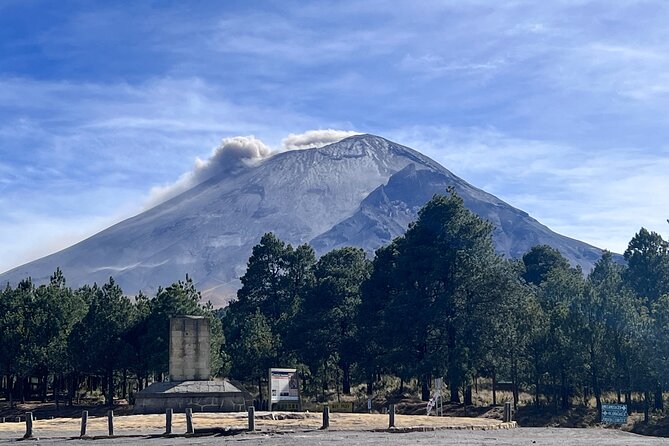 Private Hike next to volcano at 14800 ft. from Mexico city - Paso de Cortés check-in at 3,700 m, where the day gets real