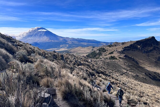 Private Hike next to volcano at 14800 ft. from Mexico city - Your altitude toolkit: what to bring so the day feels good