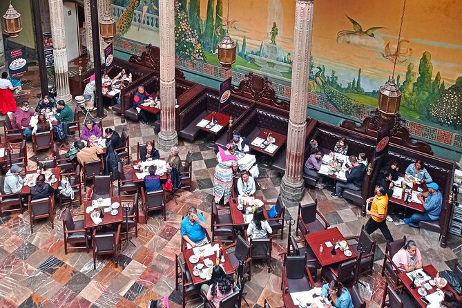 Private Street Food & Mural Art Tour in Mexico City - Catedral Metropolitana and the Zócalo: Getting Your Bearings Fast
