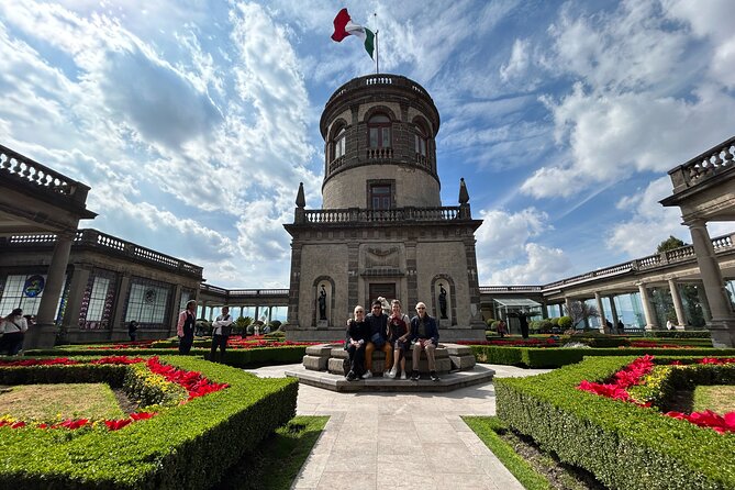 PRIVATE Tour Chapultepec Castle - Walking through Bosque de Chapultepec: shade, breathing room, and better photos