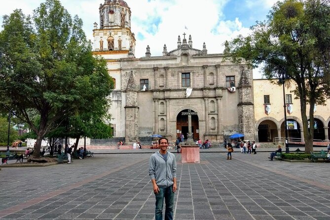 PRIVATE TOUR Historic Center, Xochimilco, Coyoacan and San Angel. - Guide quality matters: bilingual storytelling and smooth transitions
