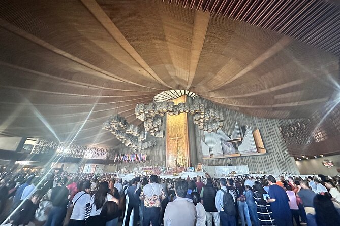 Private tour of the basilica of Guadalupe with Guadalupano museum - Climbing Tepeyac: miracle locations, gardens, and Christ the King