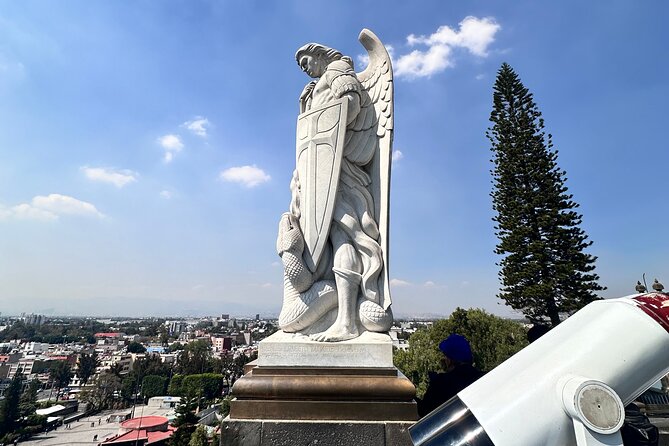 Private tour of the basilica of Guadalupe with Guadalupano museum - Cerrito chapel: the view that anchors the whole route