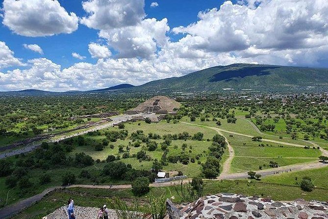Private Tour Pyramids of Teotihuacán and Guadalupe Basilica up to 4 people - Basilica de Santa Maria de Guadalupe and Tepeyac hill